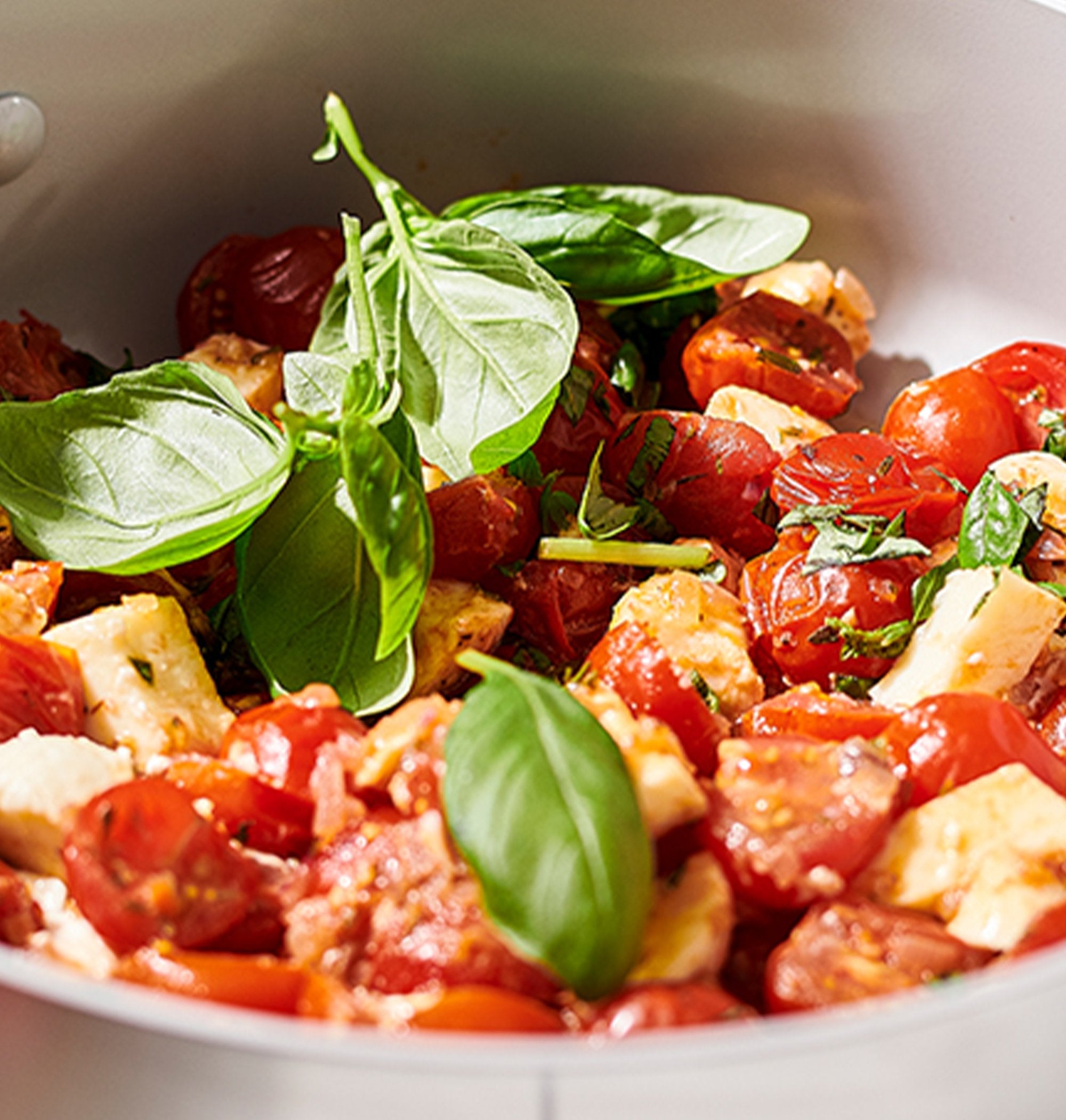 Cherry Tomato and Mozzarella Salad | Healthy Ceramic Nonstick Cookware | GreenPan New Zealand