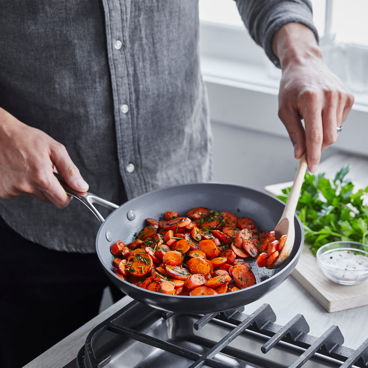 CC002453-001 - Valencia Pro FRYING PAN, DARK GREY - 28CM - Product Image 2