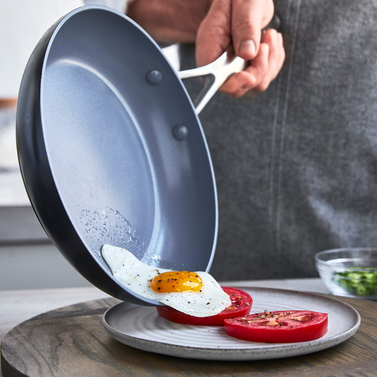 CC002453-001 - Valencia Pro FRYING PAN, DARK GREY - 28CM - Product Image 3